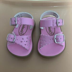 FootMates Sandals in Bubblegum Pink